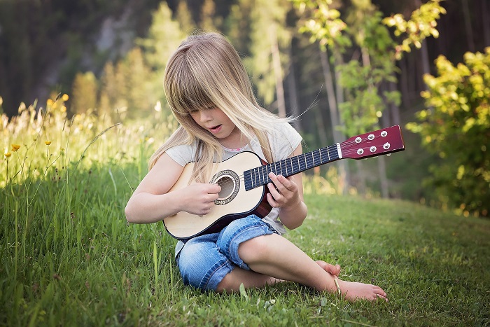 choisir une guitare pour enfant taille